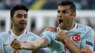 欧洲杯-土耳其2-0捷克